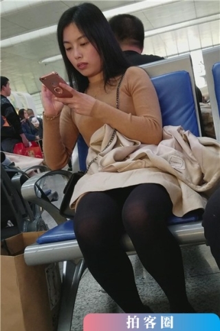 查看完整内容：4k-高铁站候车室拍摄黑丝美腿大眼小清新女神姐姐（视频版） - 共8张图片