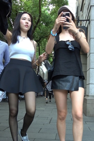 4k-白T恤短裙黑丝袜丰满街拍美女 [1.12 GB]（视频版）