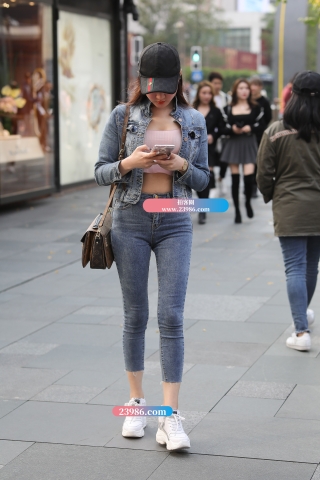 【凯恩赛贴】接地气的修身牛仔搭配