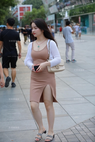 低胸，包臀裙妹子