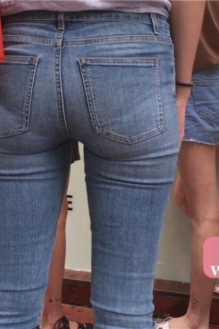 查看完整内容：极品丰臀性感蓝牛美眉 [2.01 GB]（视频版） - 共9张图片