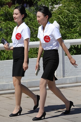 偶遇制服肉丝高跟新空乘面试休息时拖鞋歇脚（完整版）