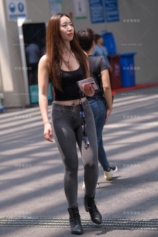 【街拍之魂赛帖】光影与蜜桃**