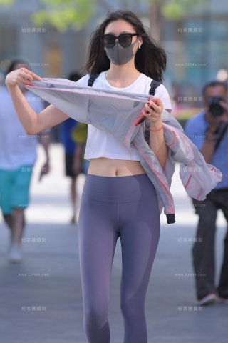 查看完整内容：【红石赛帖】身材高挑紧身裤美女 - 共11张图片