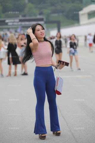 蓝色喇叭裤美**