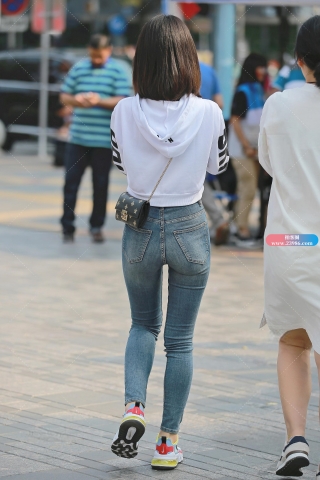 【玻璃赛帖】国庆节陪妈妈逛街的小美女