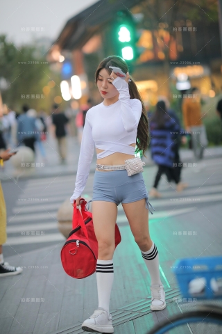 【凯恩赛贴】 清秀的健身美眉 健身走起