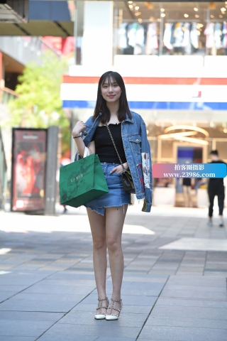 搭讪街拍气质的牛仔小姐姐