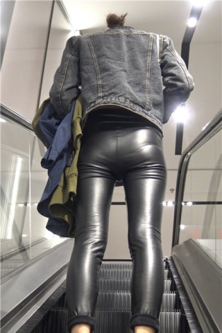 4k-牛仔外套黑色皮裤娇小身材美女第二集 [1.04 GB]（视频版）