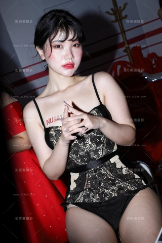 查看完整内容：黑色蕾丝泳装 - 共39张图片