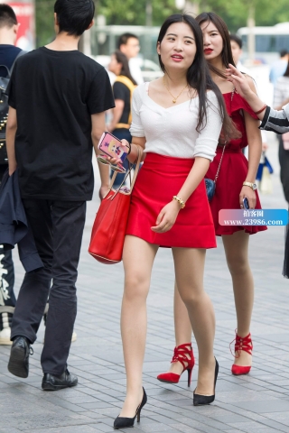 街拍红裙美女姐姐