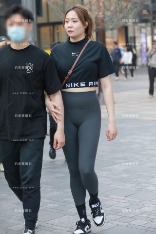 紧身瑜伽裤美女