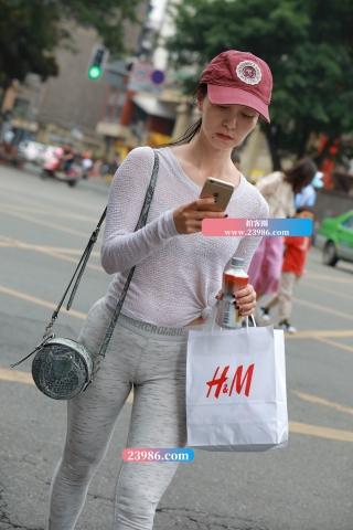 【视觉冲击赛帖】狂追1公里 拍摄翘臀健美MM