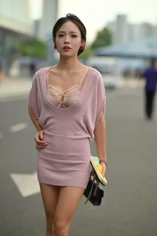 查看完整内容：性感小姐姐（完整版） - 共3张图片