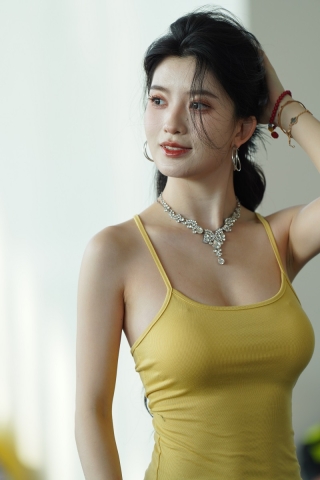 吊带黄裙美腿女神（完整版）