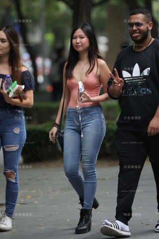 下盘饱满的紧牛