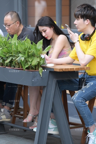 又见一个彩虹小姐姐