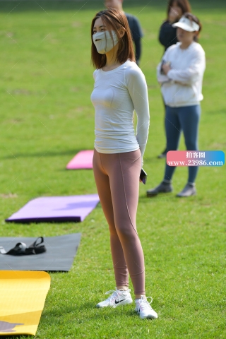 ★认真听课瑜伽美女