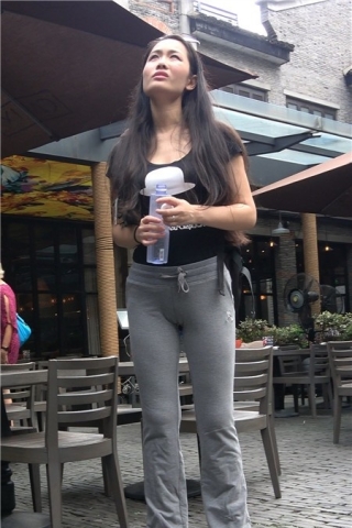 4k-弹力运动裤黑T恤美三角街拍美女第二季 [819 MB]（视频版）