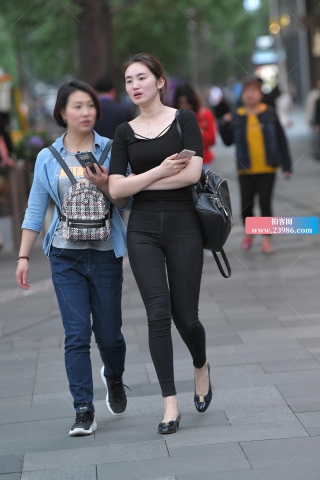 黑色紧牛高挑**