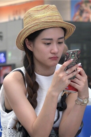 查看完整内容：4K - 相当精致玉足的高冷美女 [4.87 GB/MP4]（视频版） - 共7张图片