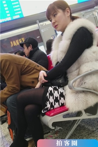 查看完整内容：4k-高铁站候车室拍摄性感黑丝大长腿美少妇（视频版） - 共6张图片