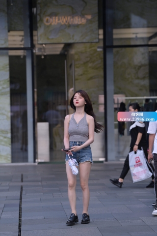 气质小妞真漂亮~