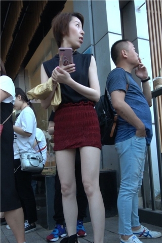4K 性感美腿街拍高跟短裙美女（视频版）