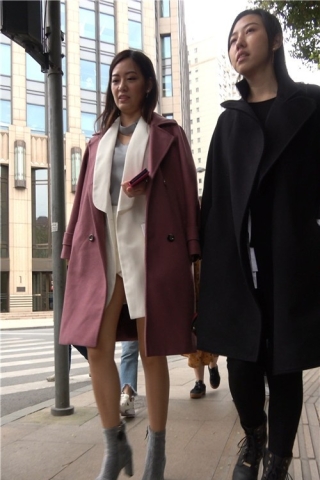 4K - 街拍长大衣时尚成熟美女 [962 MB/MP4]（视频版）