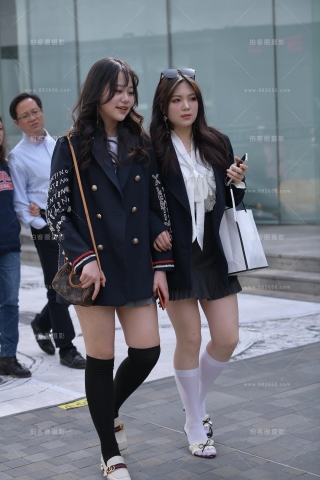 【街拍之魂赛帖】两个制服小姐姐