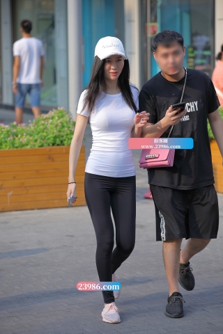 【视觉冲击赛帖】黑白配，紧致打扮，女友