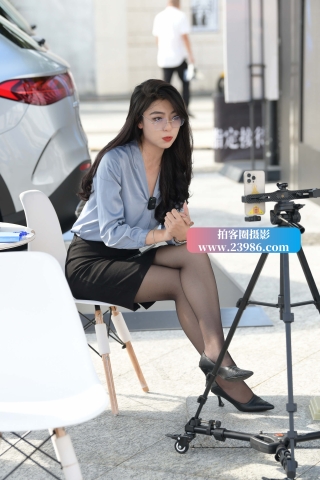 查看完整内容：嘿丝美女在直播（完整版） - 共23张图片