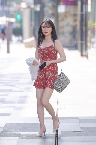 靓丽的美腿美人儿~