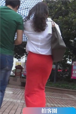 街拍红裙性感高跟鞋美女 [329 MB]（视频版）