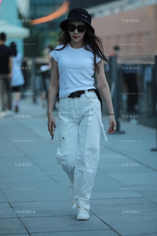 【玻璃街拍】性感小姐姐