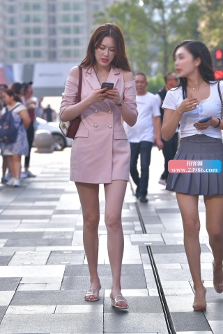 【视觉冲击赛贴】买唇膏的大长腿小姐姐