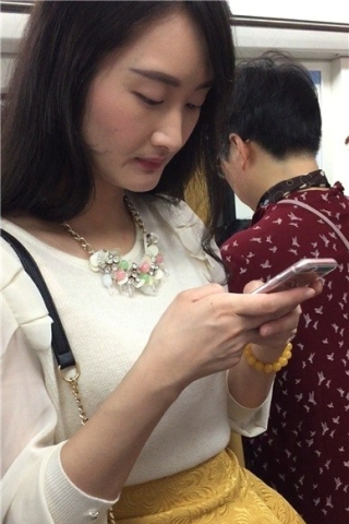 地铁拍摄性感连衣裙丰满妹子（视频版）