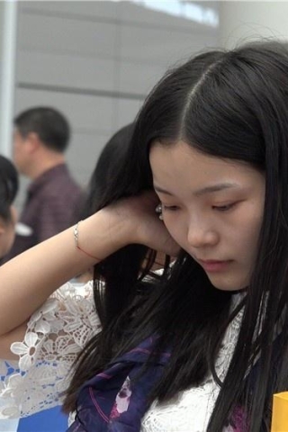 查看完整内容：4K - 冰清玉洁紧身白裤玉足靓妞 [4.77 GB/MP4] （视频版） - 共9张图片