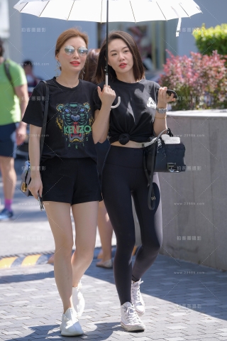 【街拍之魂赛帖】和闺蜜逛街的黑色紧身