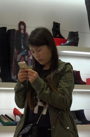 妹子的玉足挺精致白嫩的 [1.45 GB/MP4]（视频版）