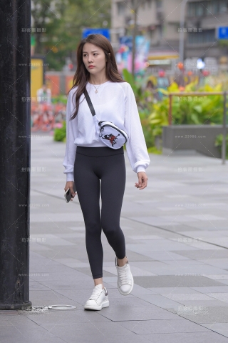 【视觉冲击赛贴】秋天的黑色紧身裤美女