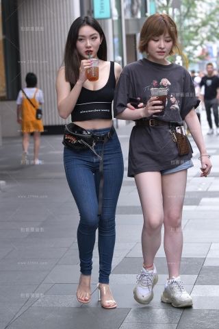 【视觉冲击赛贴】这紧牛翘臀小姐姐，可以称呼为:极品吗？