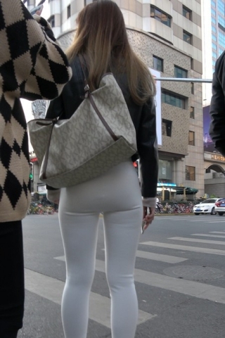 4K-街拍极品紧身白裤丰腴美臀性感美女第三集 [1.17 GB]（视频版）