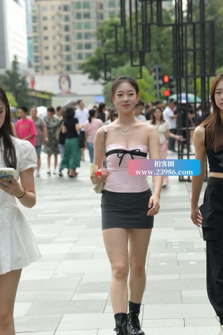 笑起来有酒窝的妹子