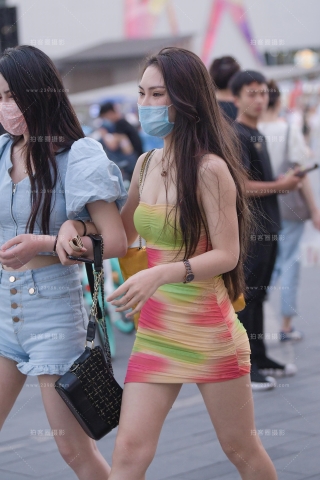 性感彩虹包臀裙高跟小姐姐