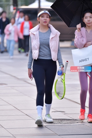 ★网球教练紧身裤美女