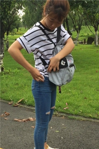 查看完整内容：清纯紧身蓝牛小学妹摆拍 [995 MB]（视频版） - 共10张图片