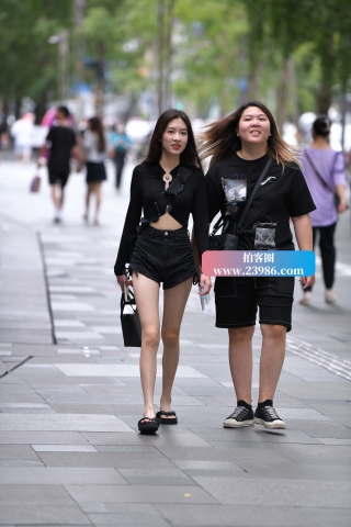 娇小苗条小姐姐