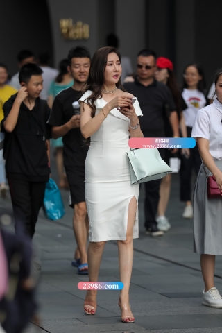 【凯恩赛帖】白色紧身包臀性感少妇