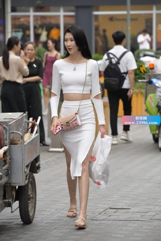 街拍套装白裙开叉裙美女